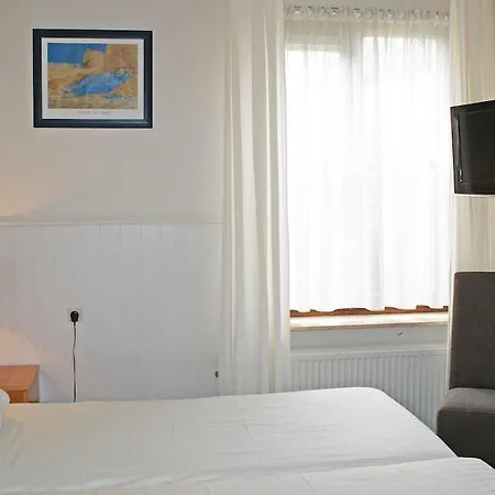 Отель Fletcher Restaurant De Burghoeve 3*