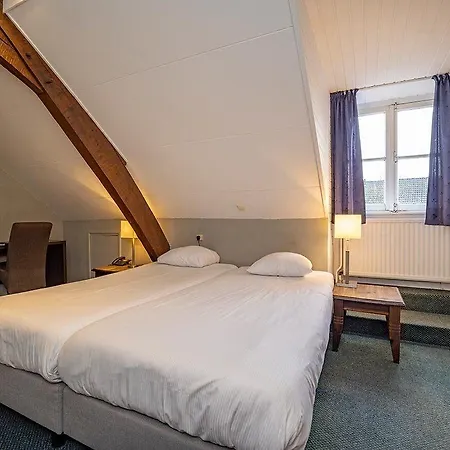 Отель Fletcher Restaurant De Burghoeve 3*
