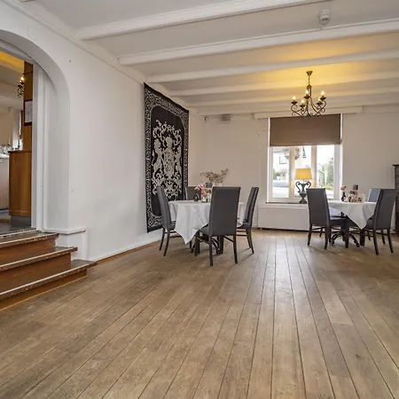 Готель Fletcher Restaurant De Burghoeve 3*