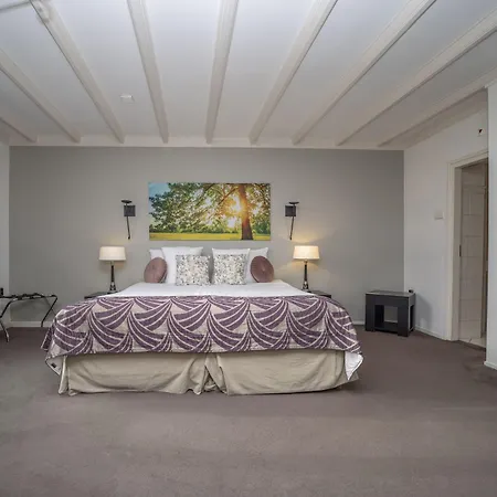 Готель Fletcher Restaurant De Burghoeve 3*